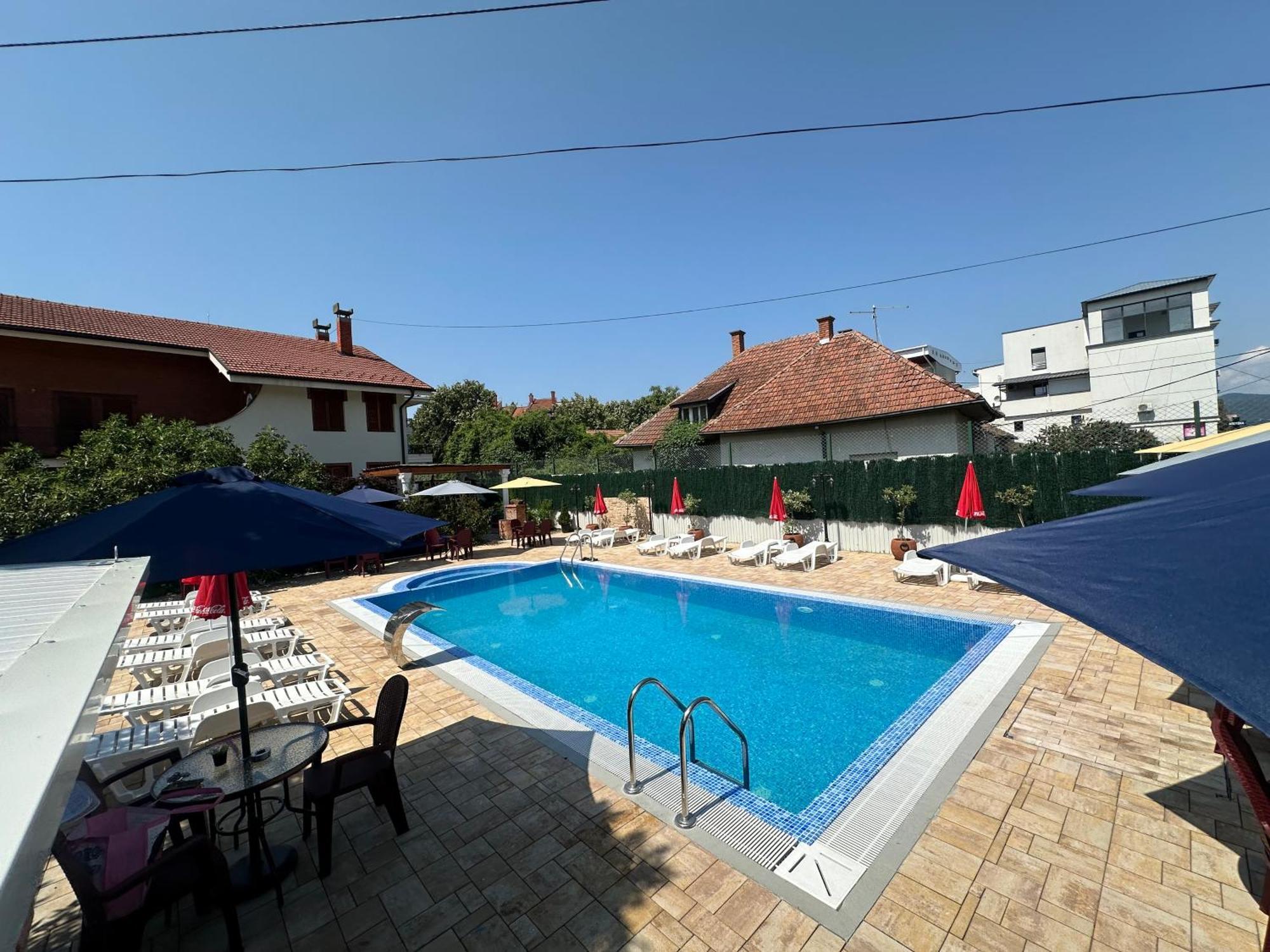 Smestaj Tea Sa Dva Bazena Vrnjačka Banja Exterior foto